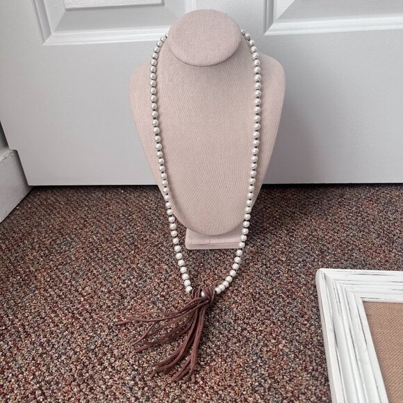 Faux pearl and leather suede knot tassel long lanyard necklace - Picture 1 of 4